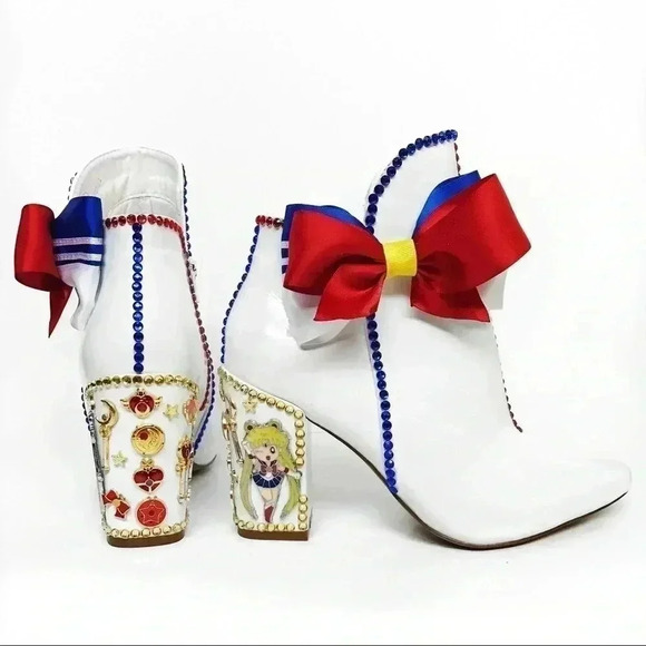 Sailor Moon Booties - Picture 1 of 4